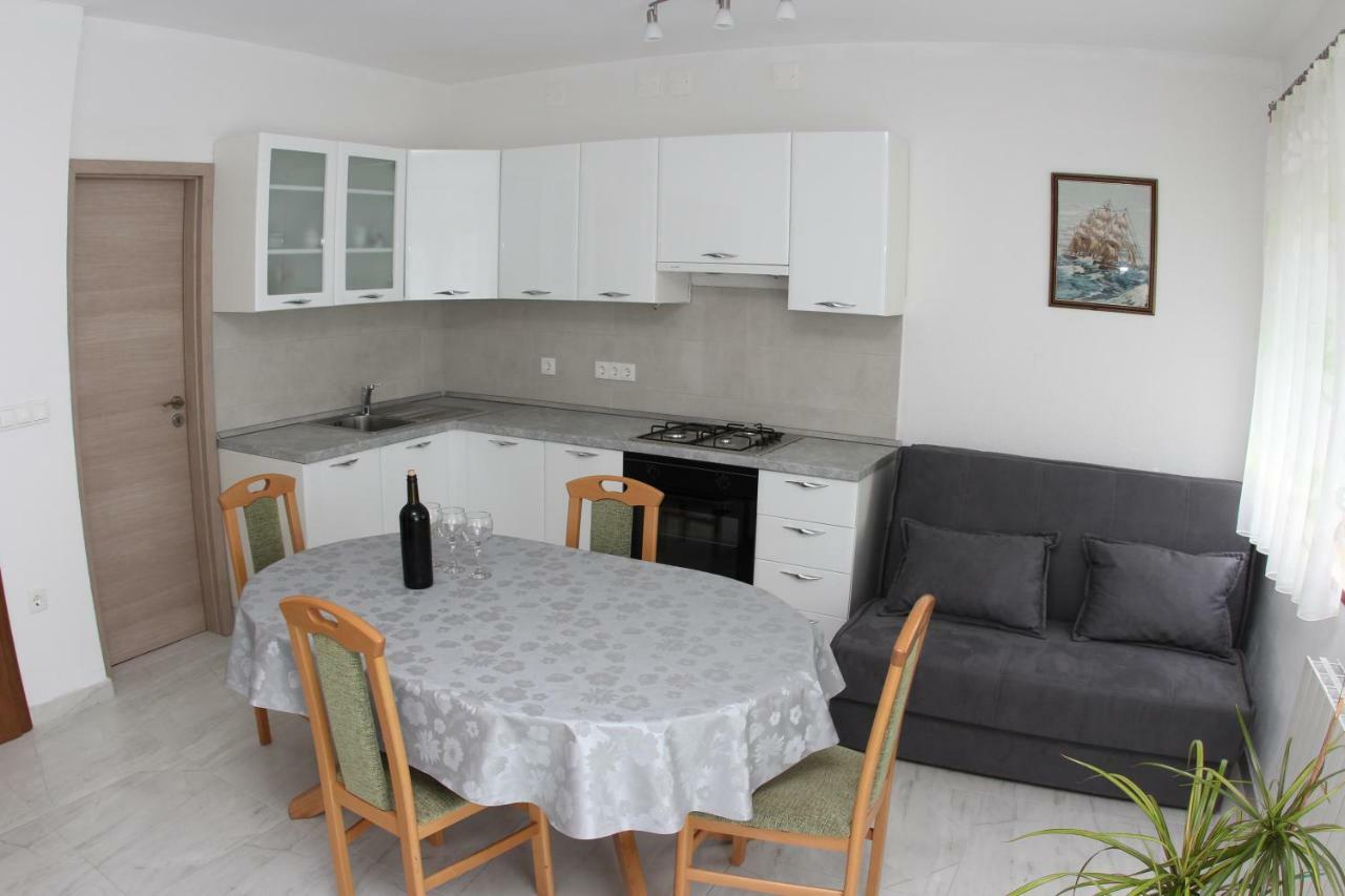 Apartmani Ivankovic Vrisnik Exteriör bild