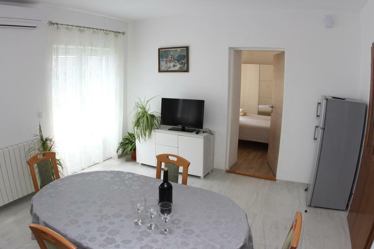 Apartmani Ivankovic Vrisnik Exteriör bild